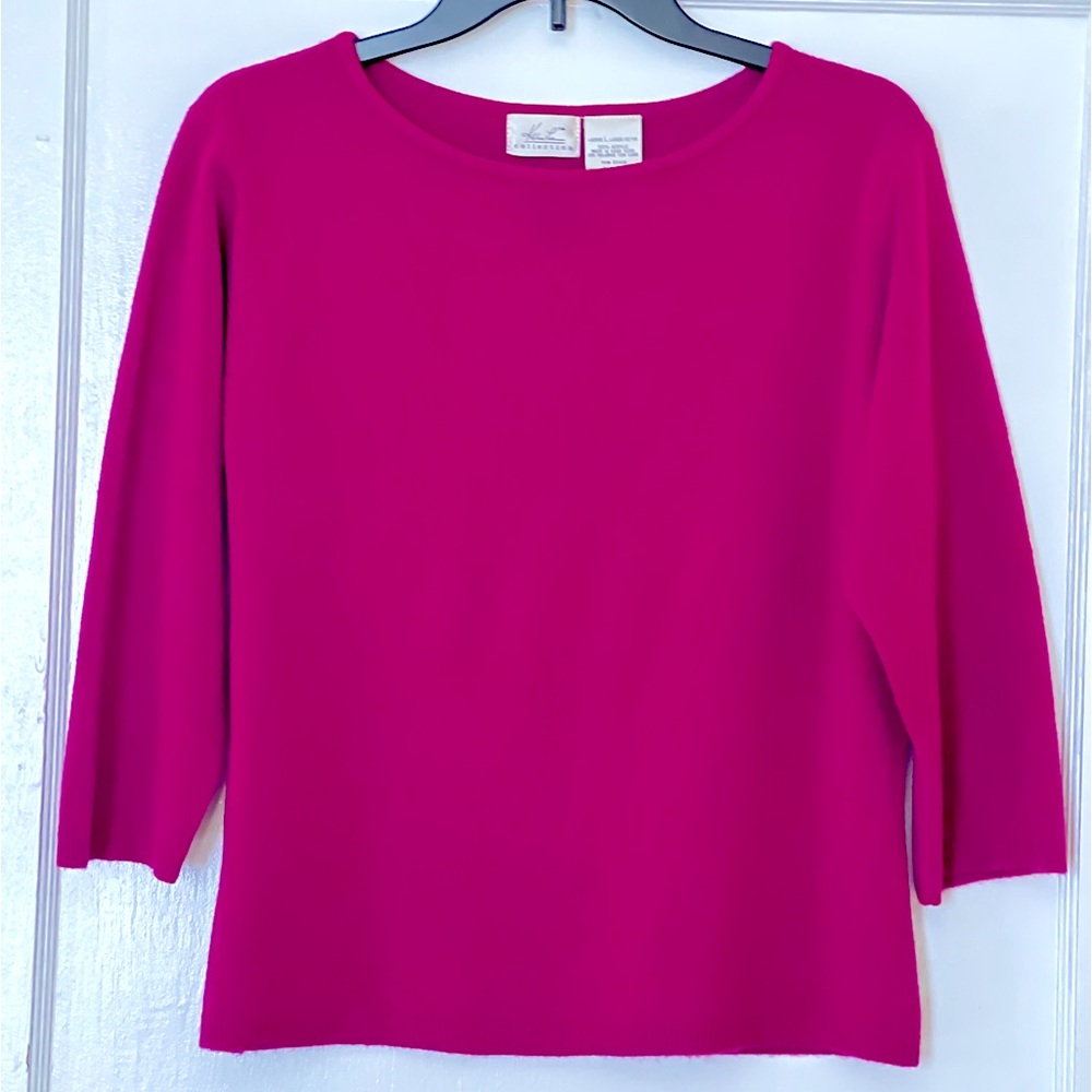 Bold pink sweater💗🌺